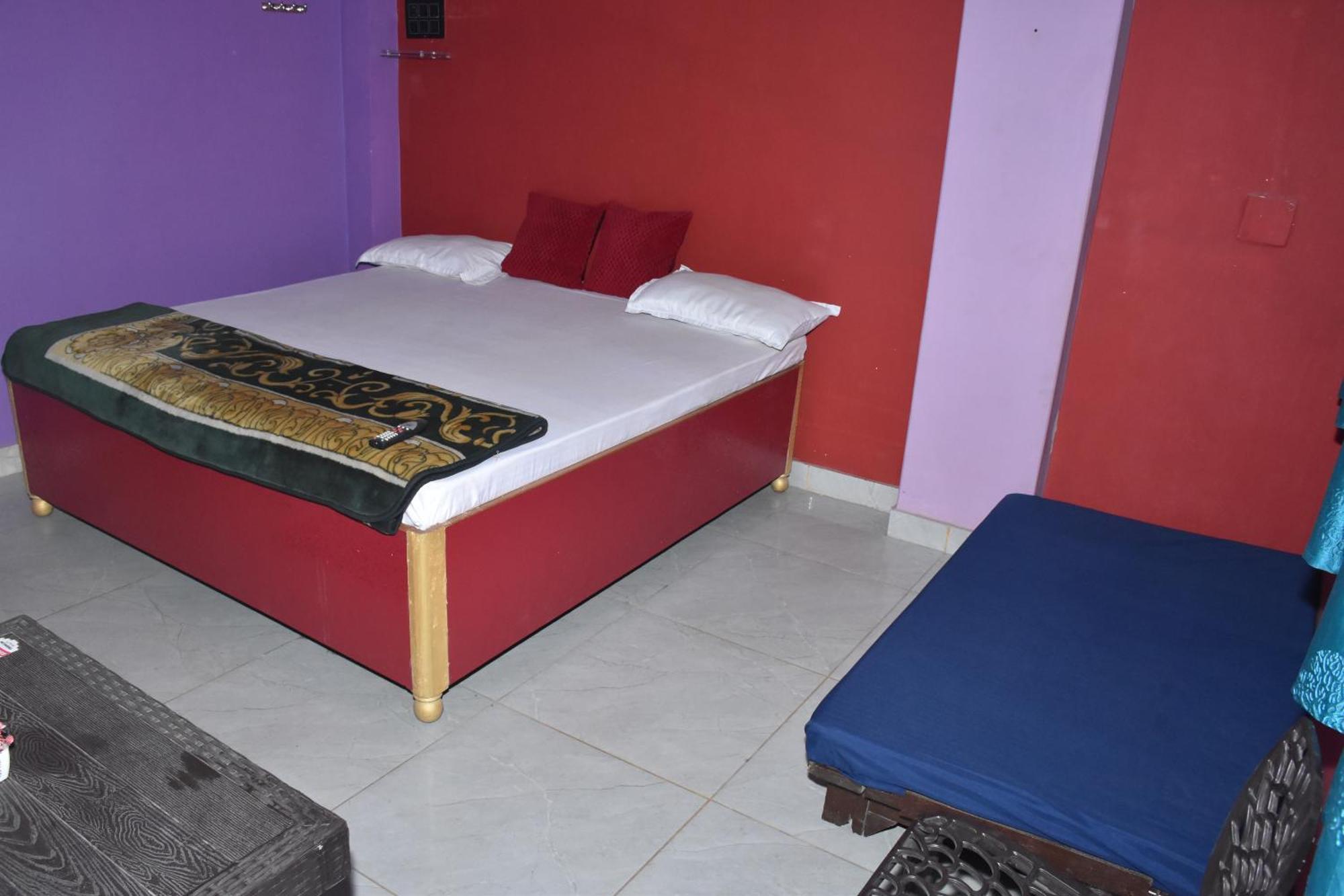 Veda'S Grand P.G Hotel Varanasi Bagian luar foto