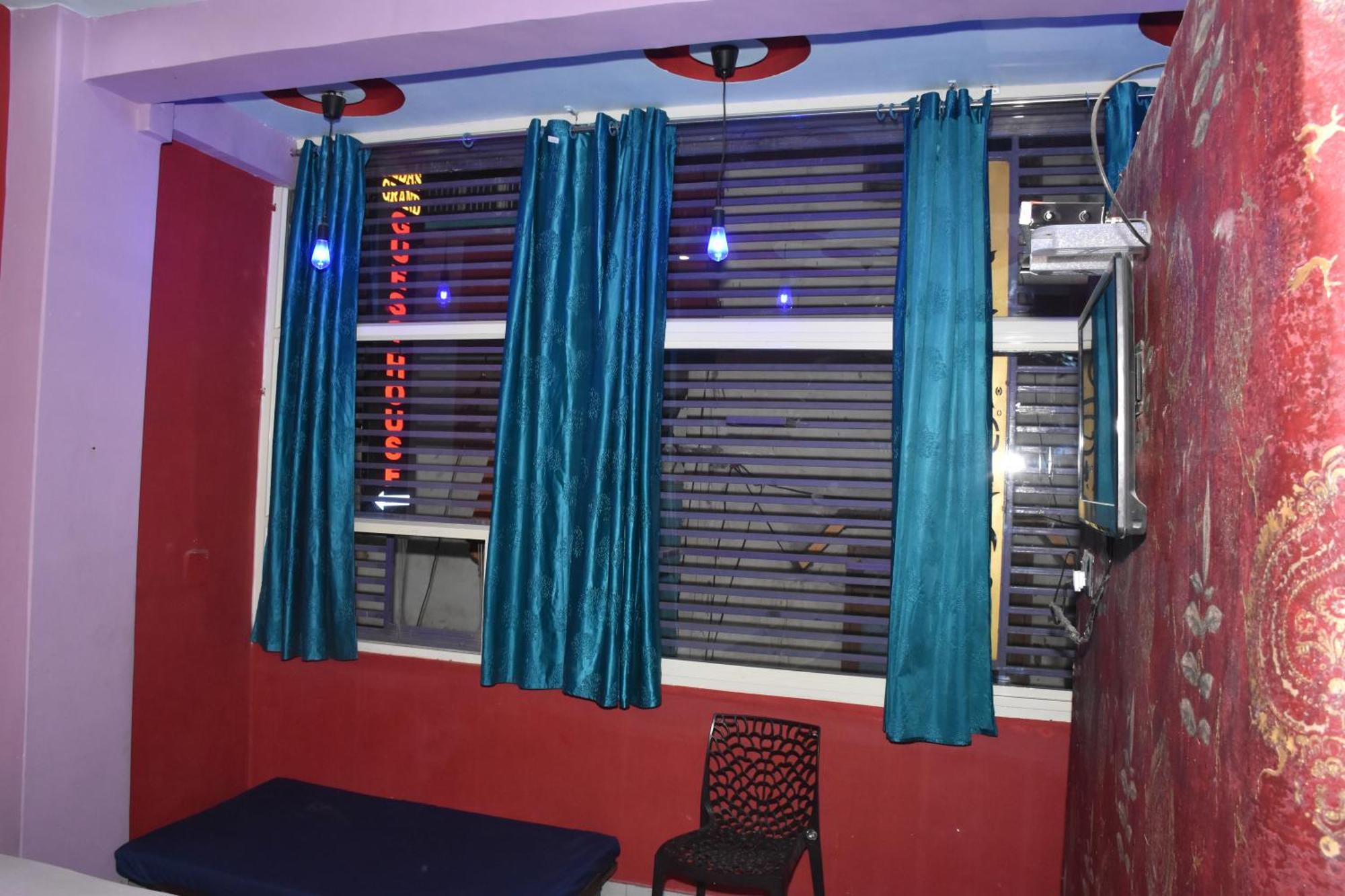 Veda'S Grand P.G Hotel Varanasi Bagian luar foto